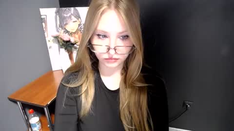 Snapshot of cute_minx chatting on 07/06/26, 06:21 Veronica online show from 07/06/26, 06:21