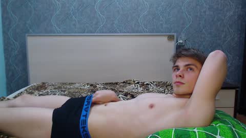 Snapshot of cute_oliver chatting on 01/25/25, 04:35 Oliver online show from 01/25/25, 04:35