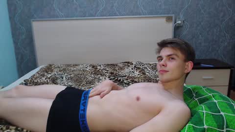 Snapshot of cute_oliver chatting on 01/25/25, 08:10 Oliver online show from 01/25/25, 08:10