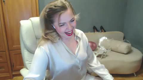 Snapshot of cute_phoenix chatting on 05/07/26, 06:35 cute_phoenix online show from 05/07/26, 06:35