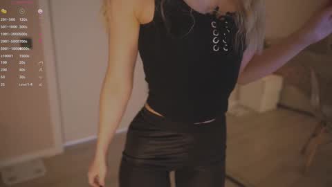 Snapshot of cute_pie_an chatting on 03/10/25, 08:01 AN online show from 03/10/25, 08:01