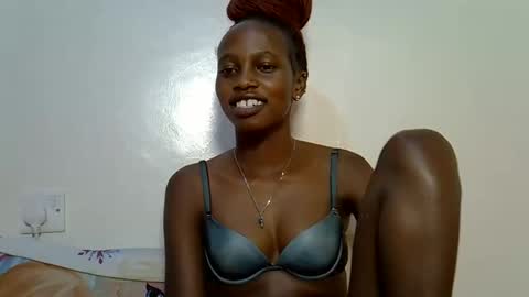 Snapshot of cute_sexxy1 chatting on 10/22/25, 12:44 cutie online show from 10/22/25, 12:44