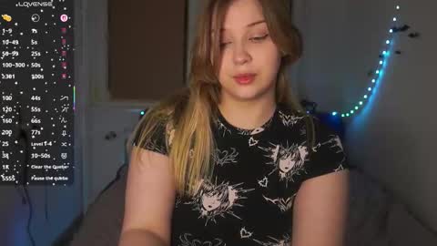 Snapshot of cute_sharloti chatting on 12/13/25, 07:53 Sasha online show from 12/13/25, 07:53