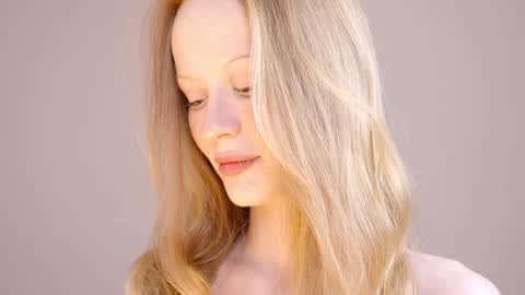 Snapshot of cute_shine chatting on 12/03/24, 10:17  Hey im Kristina Thank you for your support  online show from 12/03/24, 10:17