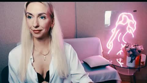 cute_smile_shy online show from 10/02/25, 08:27