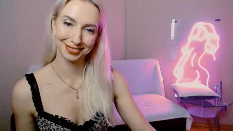 cute_smile_shy online show from 11/27/25, 09:28