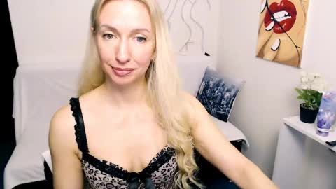 cute_smile_shy online show from 04/05/26, 08:55