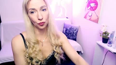 cute_smile_shy online show from 04/18/26, 08:31