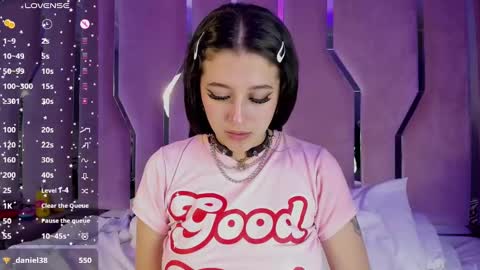 Snapshot of cute_stoone chatting on 01/12/25, 11:26 SOLEI online show from 01/12/25, 11:26