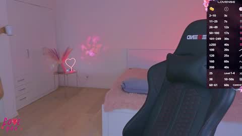 Ariel online show from 03/25/26, 06:03