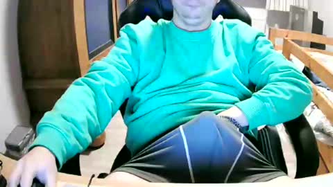 Cuteboy090 online show from 12/03/25, 02:59