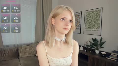 Snapshot of cutebrutality chatting on 10/19/25, 08:37 Alice online show from 10/19/25, 08:37