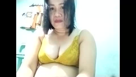 Snapshot of cutechey06 chatting on 09/24/25, 04:05 Sky online show from 09/24/25, 04:05