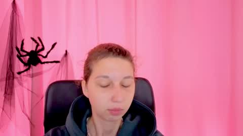 Elli online show from 11/12/25, 10:48