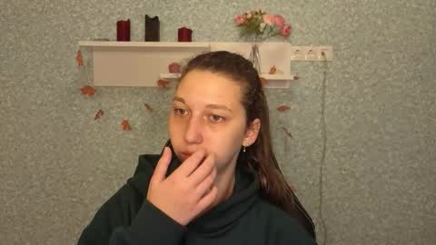 Elli online show from 12/02/25, 05:24