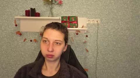 Elli online show from 12/15/25, 05:23