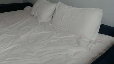 Snapshot of cuteemouse chatting on 12/28/24, 01:59 Anna online show from 12/28/24, 01:59