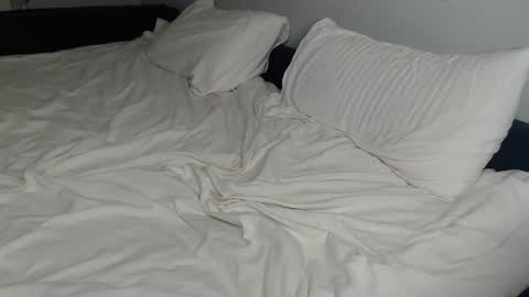 Snapshot of cuteemouse chatting on 01/01/25, 01:16 Anna online show from 01/01/25, 01:16