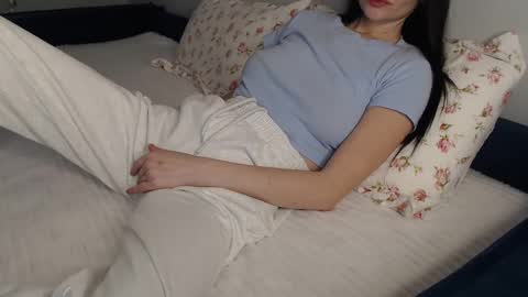 Snapshot of cuteemouse chatting on 01/04/25, 05:27 Anna online show from 01/04/25, 05:27