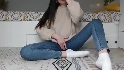 Snapshot of cuteemouse chatting on 11/11/25, 11:43 Anna online show from 11/11/25, 11:43