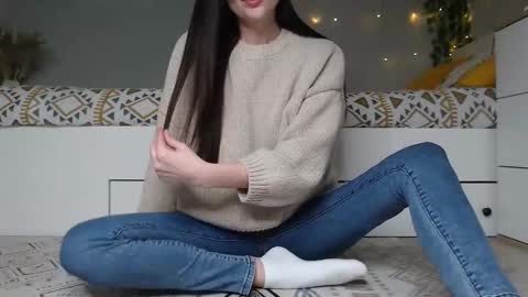 Snapshot of cuteemouse chatting on 11/28/25, 11:13 Anna online show from 11/28/25, 11:13