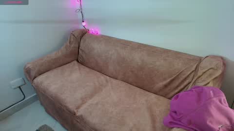 Snapshot of cutejess45 chatting on 02/01/25, 06:19 tell me jess online show from 02/01/25, 06:19