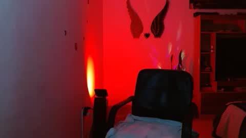 Snapshot of cuteluna chatting on 11/19/25, 04:34 Luna online show from 11/19/25, 04:34