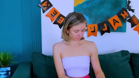 cutemirage online show from 10/30/25, 02:51