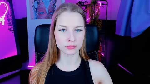 Snapshot of cutemousee chatting on 12/08/24, 11:57 Rina online show from 12/08/24, 11:57