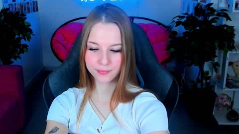 Snapshot of cutemousee chatting on 12/20/24, 06:08 Rina online show from 12/20/24, 06:08
