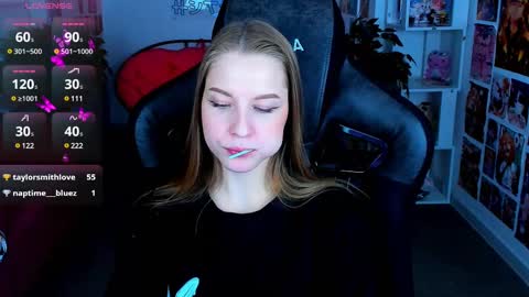 Snapshot of cutemousee chatting on 02/12/25, 08:49 Rina online show from 02/12/25, 08:49