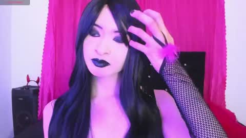 Snapshot of cutenaked_8 chatting on 07/24/26, 01:03 Natalie online show from 07/24/26, 01:03