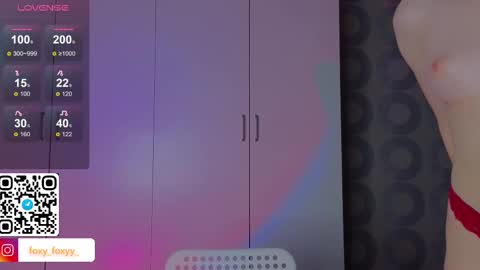 Snapshot of cuteroxyfoxyy chatting on 02/27/25, 06:07 Roxy online show from 02/27/25, 06:07