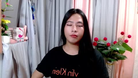 cute online show from 12/05/25, 07:43