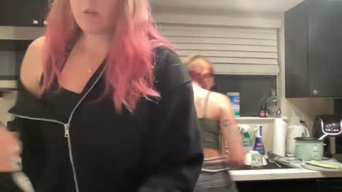 Snapshot of cutey_kiwi chatting on 10/09/25, 03:26 Cutey kiwi online show from 10/09/25, 03:26