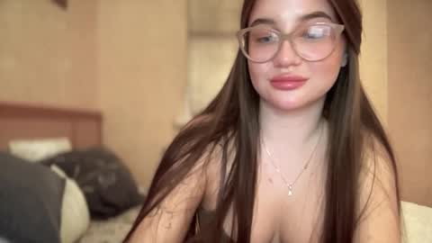 Snapshot of cuteyaji chatting on 11/21/25, 08:18 CuteAnn online show from 11/21/25, 08:18