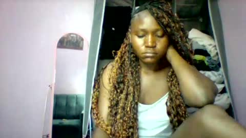 Snapshot of cutezola chatting on 11/06/25, 02:56 cutezola online show from 11/06/25, 02:56