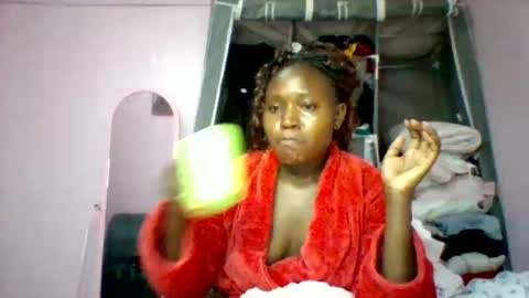 Snapshot of cutezola chatting on 11/14/25, 05:06 cutezola online show from 11/14/25, 05:06