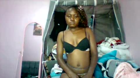 Snapshot of cutezola chatting on 11/24/25, 04:34 cutezola online show from 11/24/25, 04:34