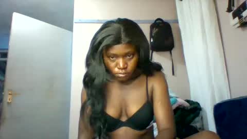 Snapshot of cutezola chatting on 12/03/25, 03:03 cutezola online show from 12/03/25, 03:03