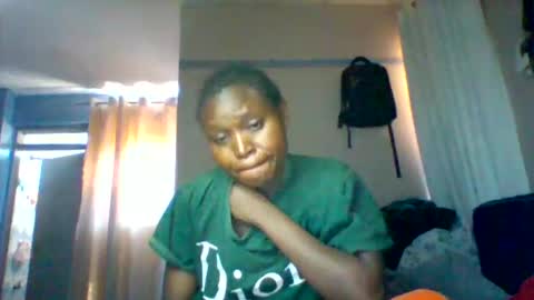 Snapshot of cutezola chatting on 12/15/25, 07:12 cutezola online show from 12/15/25, 07:12