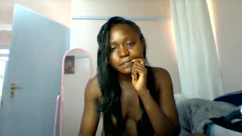 Snapshot of cutezola chatting on 12/20/25, 06:09 cutezola online show from 12/20/25, 06:09