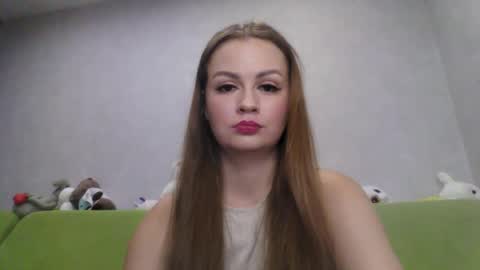 Snapshot of cutie_klo_ chatting on 09/17/25, 12:45 Chloe online show from 09/17/25, 12:45