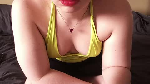 cutie_peach online show from 05/17/26, 11:39