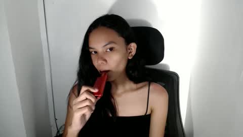 Snapshot of cutiee_lily2 chatting on 05/24/26, 01:21 cutiee_lily2 online show from 05/24/26, 01:21
