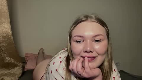 Snapshot of cutiejulie_ chatting on 03/26/26, 10:54 Julie online show from 03/26/26, 10:54