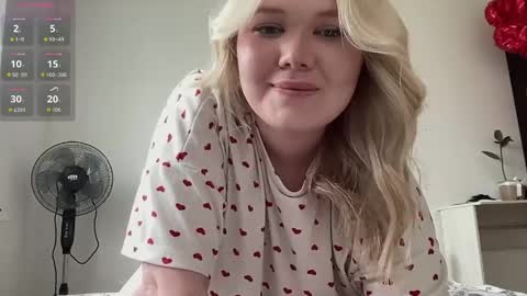 Snapshot of cutiejulie_ chatting on 05/13/26, 06:22 Julie online show from 05/13/26, 06:22