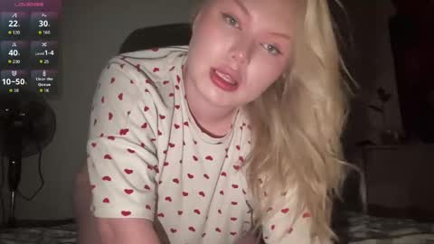 Snapshot of cutiejulie_ chatting on 05/13/26, 07:33 Julie online show from 05/13/26, 07:33