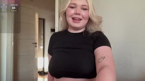 Snapshot of cutiejulie_ chatting on 05/14/26, 05:31 Julie online show from 05/14/26, 05:31