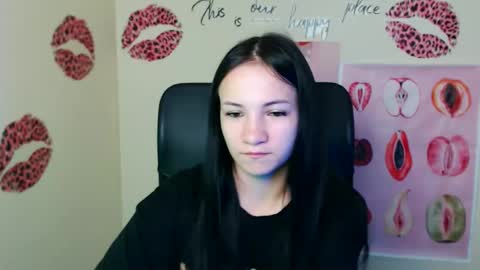 Snapshot of cutielady_ chatting on 06/03/26, 06:05 Emma online show from 06/03/26, 06:05